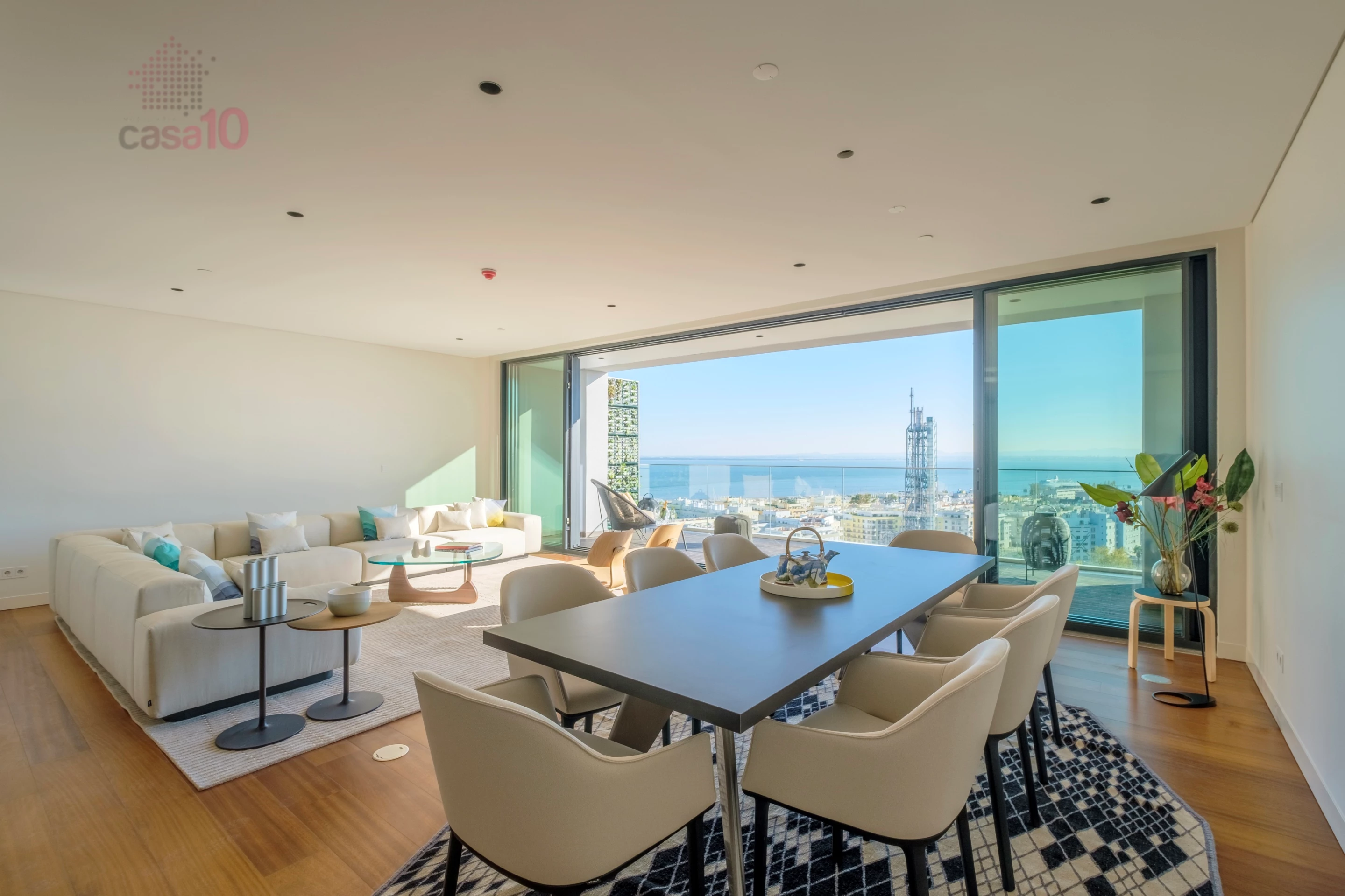 FOR SALE PENTHOUSE T4 + 1 IN PARQUE DAS NAÇÕES, LISBON